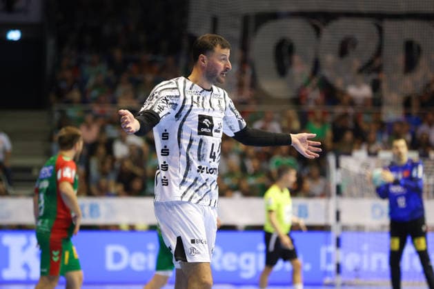 30.09.2026, xgox, Handball Opel HBL, SC Magdeburg - THW Kiel emspor, v.l. Domagoj Duvnjak (Kiel, 4) enttaeuscht, schaut enttaeuscht, niedergeschlagen, disappointed Magdeburg