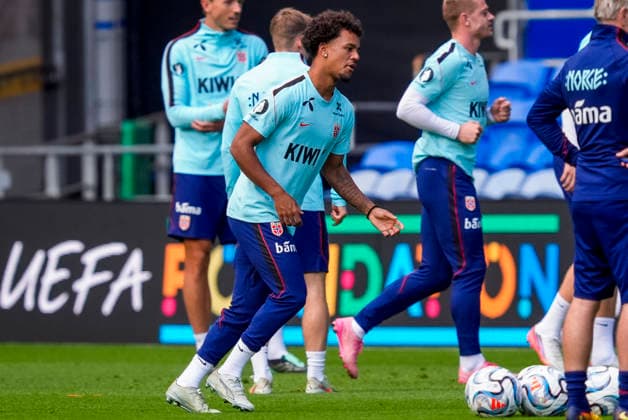 Soccer, Nations League: Wales vs. Norway, Nations League: Cardiff, Wales, September 30, 2026. Oscar Bobb and the Norwegian national soccer team train at Cardiff City Stadium the day before the match against Wales. Photo by Lise Aserud, NTB, Cardiff, Wales. EDITORIAL USE ONLY. RESTRICTED USE FOR BETTING COMPANIES.  Copyright: xLisexAserudx xNTBx