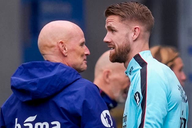 Soccer, Nations League: Wales vs. Norway, Nations League Cardiff, Wales 20260930 National team manager Stale Solbakken and Kristoffer Ajer during training at Cardiff City Stadium the day before the match against Wales Photo Lise Aserud NTB Cardiff Wales EDITORIAL USE ONLY RESTRICTED USE FOR BETTING COMPANIES  Copyright: xLisexAserudx xNTBx