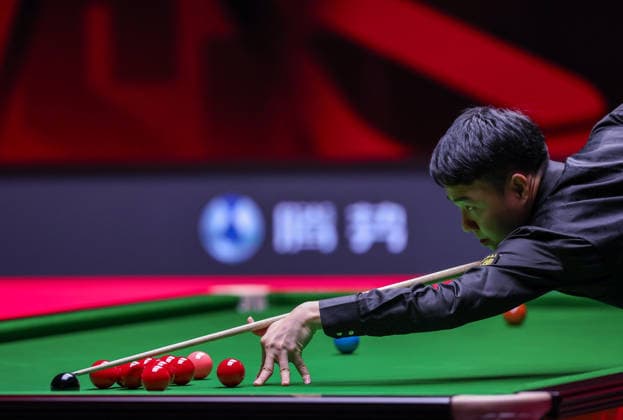 (260930) -- SHENZHEN, Sept. 30, 2026 -- Xu Si competes during the round 3 match between Wu Yize and Xu Si of China at World Snooker Tour Shenzhen Open 2026 in Shenzhen, south China s Guangdong Province, Sept. 30, 2026. ) (SP)CHINA-SNOOKER-SHENZHEN OPEN (CN) MaoxSiqian 