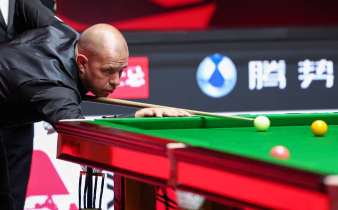 (260930) -- SHENZHEN, Sept. 30, 2026 -- Barry Hawkins competes during the round 3 match between Elliot Slessor and Barry Hawkins of England at World Snooker Tour Shenzhen Open 2026 in Shenzhen, south China s Guangdong Province, Sept. 30, 2026. ) (SP)CHINA-SNOOKER-SHENZHEN OPEN (CN) MaoxSiqian 