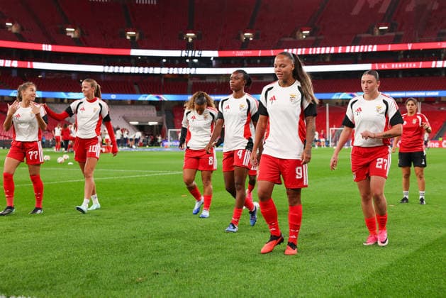 Lisbon, Portugal - September 30: warm-Up Team SL Benfica before the UEFA Women s Champions League 2026 27, League Phase Matchday 2 match between SL Benfica and FC Bayern Munich on 30 September 24, 2026 in Lisbon, Portugal Copyright: HMBxMedia JoaquimxFerreira