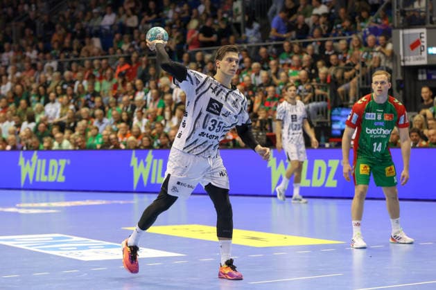 30.09.2026, xgox, Handball Opel HBL, SC Magdeburg - THW Kiel emspor, v.l. Domen Makuc (Kiel, 35) wirft Tor, Torschuetze, erzielt Tor, Treffer, scores the goal Magdeburg