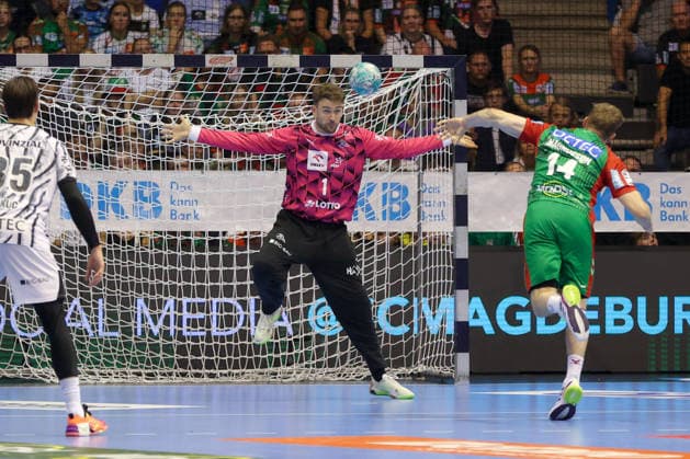 30.09.2026, xgox, Handball Opel HBL, SC Magdeburg - THW Kiel emspor, v.l. Gonzalo Perez de Vargas (Kiel, 1), Omar Ingi Magnusson (Magdeburg, 14) Siebenmeter Magdeburg