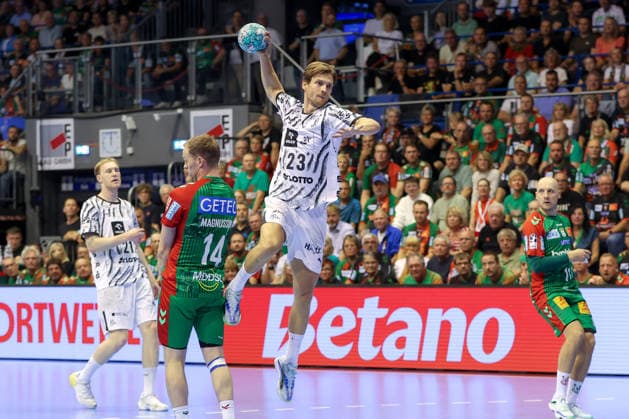 30.09.2026, xgox, Handball Opel HBL, SC Magdeburg - THW Kiel emspor, v.l. Rune Dahmke (Kiel, 23) wirft Tor, Torschuetze, erzielt Tor, Treffer, scores the goal Magdeburg