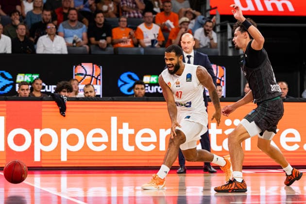 BKT EuroCup: Ratiopharm Ulm vs. Balkan Botevgrad; 30.09.2026 Ulm, GERMANY - 30. September 2026: Marvin Heckel (ratiopharm Ulm, 47) verliert Ball während dem Spiel zwischen Ratiopharm Ulm und Balkan Botevgrad am 1. Spieltag des BKT EuroCup in der ratiopharm Arena Ulm. Copyright: xBEAUTIFULxSPORTS Steinx