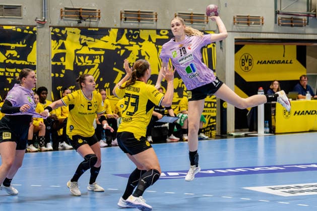 Dortmund, 30.09.2026, Handball, Damen, DHB-Pokal, 2. Runde , BVB Borussia Dortmund - SV Union Halle-Neustadt Paulina Stapurewicz (SV Union Halle-Neustadt, 79) beim Wurf aus dem Rückraum