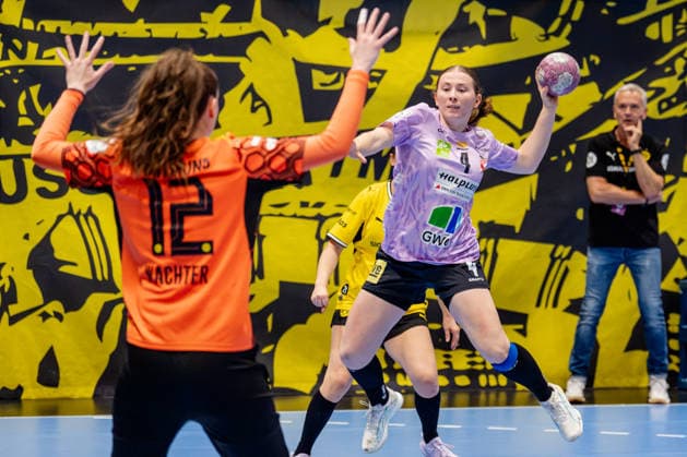 Dortmund, 30.09.2026, Handball, Damen, DHB-Pokal, 2. Runde , BVB Borussia Dortmund - SV Union Halle-Neustadt Maksi Pallas (SV Union Halle-Neustadt, 4) beim Torwurf gegen Sarah Wachter (BVB, 12)