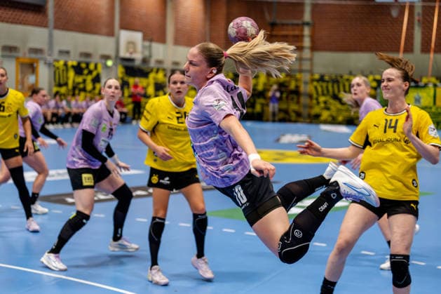 Dortmund, 30.09.2026, Handball, Damen, DHB-Pokal, 2. Runde , BVB Borussia Dortmund - SV Union Halle-Neustadt Viktoria Marksteiner (SV Union Halle-Neustadt, 10) beim Torwurf