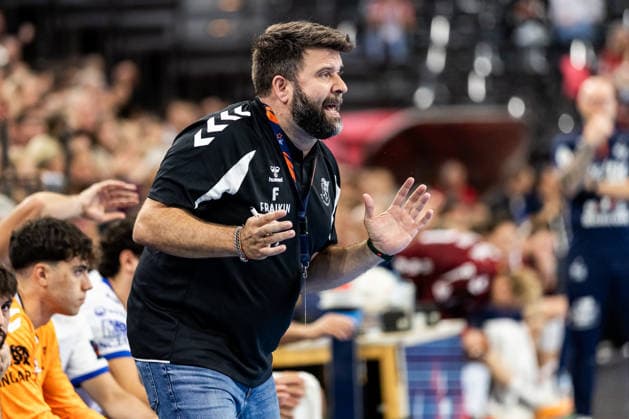 FLENSBURG, GERMANY - SEPTEMBER 30: Antonio Rama Trainer (Fraikin BM. Granollers, Coach) gestures during the EHF European League match between SG Flensburg-Handewitt vs Fraikin BM. Granollers at GGW Arena on matchday 1 of the Group Matches Group E on September 30, 2026 in Flensburg, Germany. Schleswig-Holstein Germany Copyright: xMarioxM.xKobergx