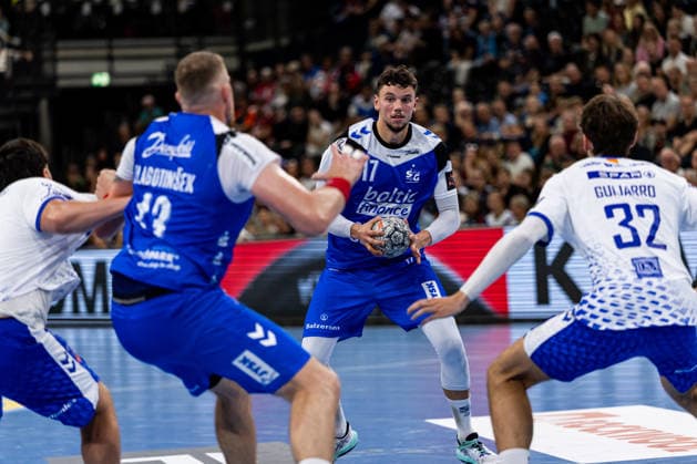 FLENSBURG, GERMANY - SEPTEMBER 30: Pablo Urdangarin (Fraikin BM. Granollers, 17) in attack during the EHF European League match between SG Flensburg-Handewitt vs Fraikin BM. Granollers at GGW Arena on matchday 1 of the Group Matches Group E on September 30, 2026 in Flensburg, Germany. Schleswig-Holstein Germany Copyright: xMarioxM.xKobergx