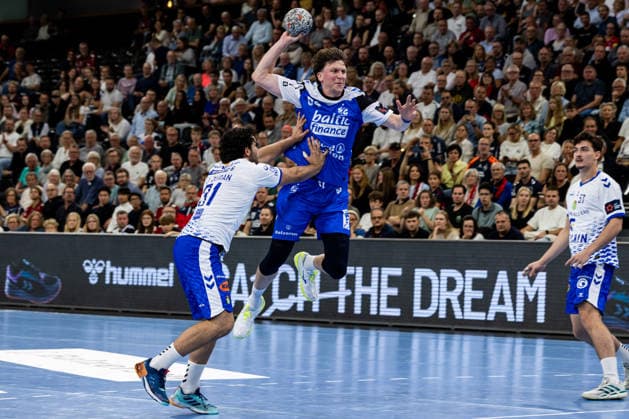 FLENSBURG, GERMANY - SEPTEMBER 30: Lasse Kjaer Moller (SG Flensburg-Handewitt, 64) against Jan Duran Esteban (Fraikin BM. Granollers, 31) during the EHF European League match between SG Flensburg-Handewitt vs Fraikin BM. Granollers at GGW Arena on matchday 1 of the Group Matches Group E on September 30, 2026 in Flensburg, Germany. Schleswig-Holstein Germany Copyright: xMarioxM.xKobergx