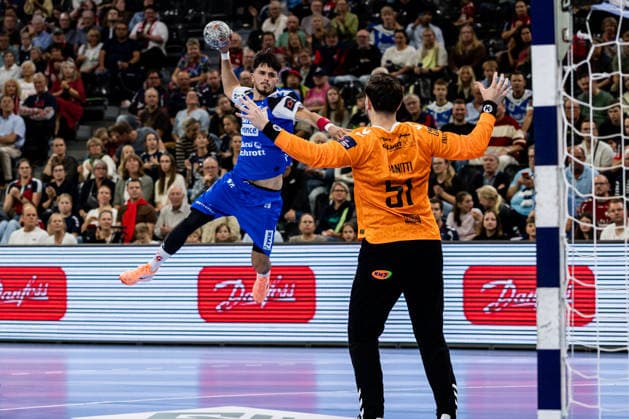 FLENSBURG, GERMANY - SEPTEMBER 30: Patrick Volz (SG Flensburg-Handewitt, 28) against Pau Panitti Martinez (Fraikin BM. Granollers, 51) during the EHF European League match between SG Flensburg-Handewitt vs Fraikin BM. Granollers at GGW Arena on matchday 1 of the Group Matches Group E on September 30, 2026 in Flensburg, Germany. Schleswig-Holstein Germany Copyright: xMarioxM.xKobergx