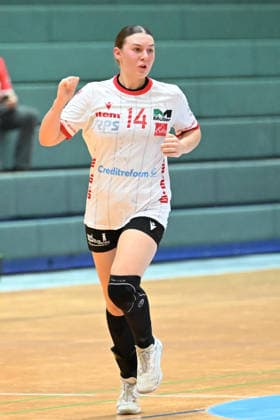 30.09.2026,GER, Handball, Frauen, DHB-Pokal, Saison 2026 2027, 2. Spieltag, HSV Solingen Gräfrath 76 vs. TuS Metzingen Torjubel Jubel Jubellauf, Emma Elisabeth Schwitzer (HSV Solingen-Gräfrath 14), Solingen Klingenhalle NRW Deutschland Germany Copyright: xNordphoto Meuterx