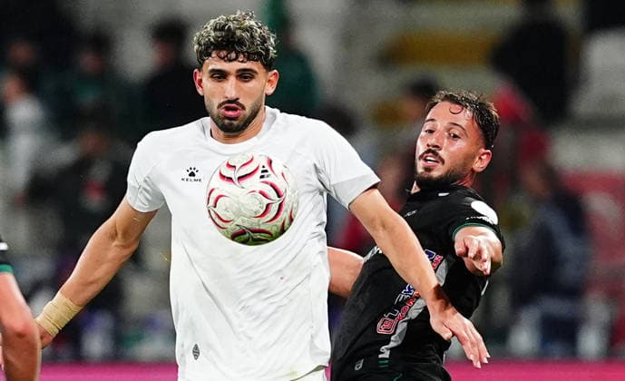 Konyaspor v Palestine - Friendly KONYA, TURKIYE - SEPTEMBER 30: Mohammed Anas Khairaldin of Palestine in action against Arif Bosluk of Konyaspor during a friendly match between Konyaspor and the Palestine National Football Team as part of Palestine Day events at Konya Metropolitan Municipality Stadium in Konya, Turkiye on September 30, 2026. Evrim Aydin Anadolu Konya Turkey. Editorial use only. Please get in touch for any other usage.  Copyright: x2026xAnadoluxEvrimxAydinx