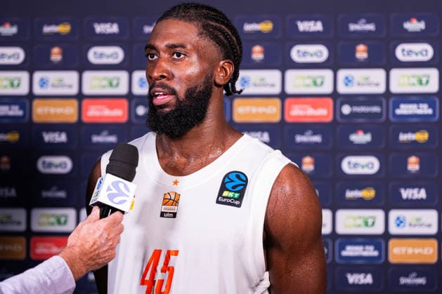 BKT EuroCup: Ratiopharm Ulm vs. Balkan Botevgrad; 30.09.2026 Ulm, GERMANY - 30. September 2026: Oluwasimisola Shittu (ratiopharm Ulm, 45) im Interview nach dem 98:84 Erfolg für Ulm in dem Spiel zwischen Ratiopharm Ulm und Balkan Botevgrad am 1. Spieltag des BKT EuroCup in der ratiopharm Arena Ulm. Copyright: xBEAUTIFULxSPORTS Steinx