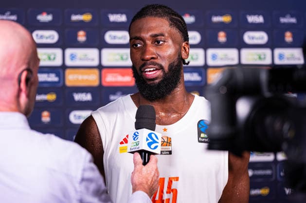 BKT EuroCup: Ratiopharm Ulm vs. Balkan Botevgrad; 30.09.2026 Ulm, GERMANY - 30. September 2026: Oluwasimisola Shittu (ratiopharm Ulm, 45) im Interview nach dem 98:84 Erfolg für Ulm in dem Spiel zwischen Ratiopharm Ulm und Balkan Botevgrad am 1. Spieltag des BKT EuroCup in der ratiopharm Arena Ulm. Copyright: xBEAUTIFULxSPORTS Steinx