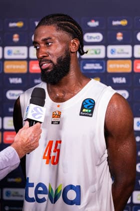 BKT EuroCup: Ratiopharm Ulm vs. Balkan Botevgrad; 30.09.2026 Ulm, GERMANY - 30. September 2026: Oluwasimisola Shittu (ratiopharm Ulm, 45) im Interview nach dem 98:84 Erfolg für Ulm in dem Spiel zwischen Ratiopharm Ulm und Balkan Botevgrad am 1. Spieltag des BKT EuroCup in der ratiopharm Arena Ulm. Copyright: xBEAUTIFULxSPORTS Steinx