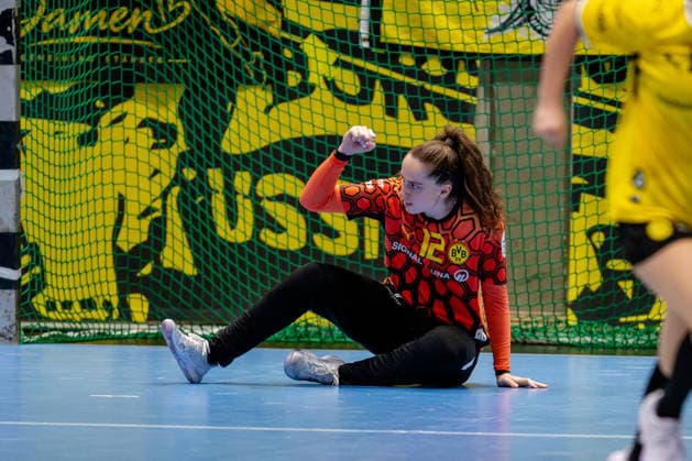 Dortmund, 30.09.2026, Handball, Damen, DHB-Pokal, 2. Runde , BVB Borussia Dortmund - SV Union Halle-Neustadt Sarah Wachter (BVB, 12) jubelt nach einer Parade