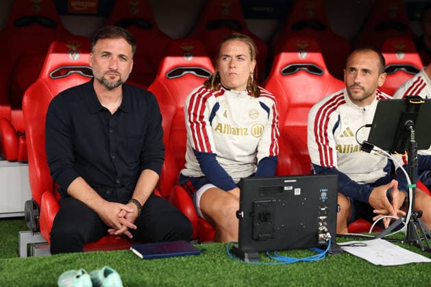 Lisbon, Portugal - September 30: coachJose Barcala (FC Bayern München) and team during the UEFA Women s Champions League 2026 27, League Phase Matchday 2 match between SL Benfica and FC Bayern Munich on 30 September 24, 2026 in Lisbon, Portugal Copyright: HMBxMedia JoaquimxFerreira