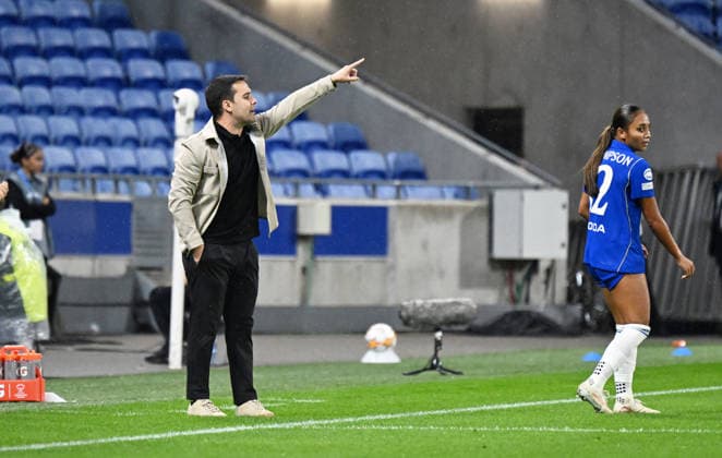 Football : OL Lyonnes women v Chelsea women - Women s champions league - 30 09 2026 Jonatan GIRALDEZ coach of OL Lyoinnes during the UEFA Champions league womens match between OL Lyonnes women and Chelsea women at Groupama Stadium Decines Charpieu Lyon on September 30, 2026 , France LYONFrance  Copyright: xMouradxAllilix