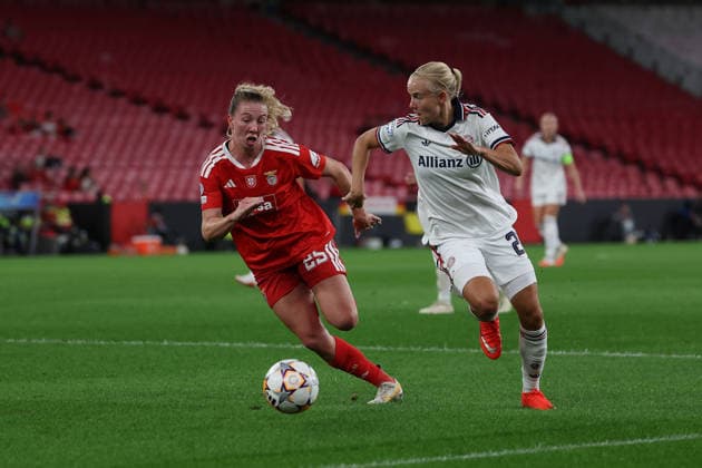 Lisbon, Portugal - September 30: Chandra Davidson (SL Benfica), Pernille Harder (FC Bayern München) battles for the Ball during the UEFA Women s Champions League 2026 27, League Phase Matchday 2 match between SL Benfica and FC Bayern Munich on 30 September 24, 2026 in Lisbon, Portugal Copyright: HMBxMedia JoaquimxFerreira