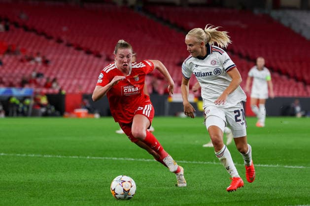 Lisbon, Portugal - September 30: Chandra Davidson (SL Benfica), Pernille Harder (FC Bayern München) battles for the Ball during the UEFA Women s Champions League 2026 27, League Phase Matchday 2 match between SL Benfica and FC Bayern Munich on 30 September 24, 2026 in Lisbon, Portugal Copyright: HMBxMedia JoaquimxFerreira