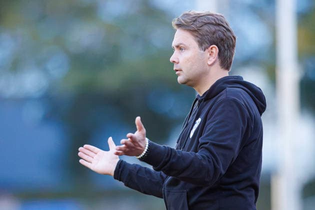 2026.09.30, xkwix, Fußball, Krombacher Westfalenpokal, SC Herford - FC Gütersloh, Ludwig-Jahn-Stadion, Achtelfinale, Saison 2026 2027: Tim Daseking (SC Herford Trainer) gestiukulierend enttaeuscht DFB regulations prohibit any use of photographs as image sequences and or quasi-video. Photo: xKamilxWilkowskixPressefotoKochx Nordrhein-Westfalen Deutschland