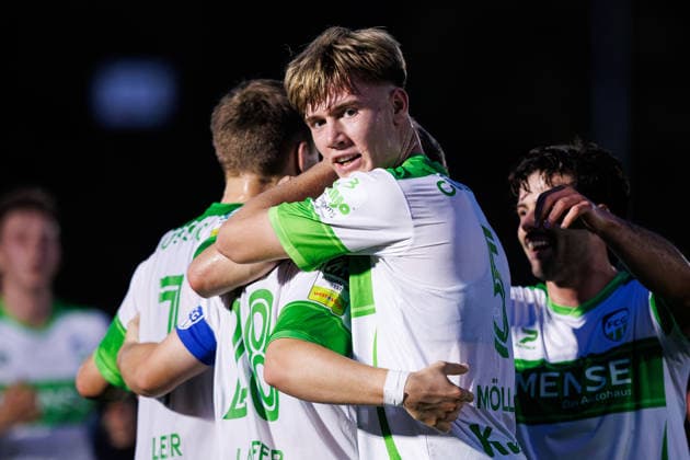 2026.09.30, xkwix, Fußball, Krombacher Westfalenpokal, SC Herford - FC Gütersloh, Ludwig-Jahn-Stadion, Achtelfinale, Saison 2026 2027: Torjubel von Erik Lanfer (FC Gütersloh 28) nach Tor zum 1:0 mit Niklas Möllers (FC Gütersloh 5)DFB regulations prohibit any use of photographs as image sequences and or quasi-video. Photo: xKamilxWilkowskixPressefotoKochx Nordrhein-Westfalen Deutschland