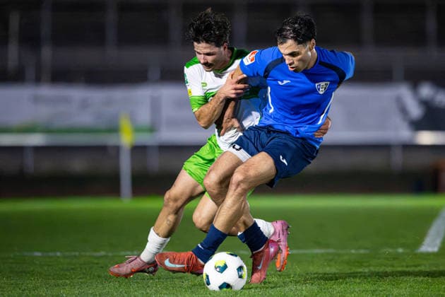 2026.09.30, xkwix, Fußball, Krombacher Westfalenpokal, SC Herford - FC Gütersloh, Ludwig-Jahn-Stadion, Achtelfinale, Saison 2026 2027: Paolo Maiella (FC Gütersloh 9) im Zweikampf gegen Cinar Sansar (SC Herford 20) DFB regulations prohibit any use of photographs as image sequences and or quasi-video. Photo: xKamilxWilkowskixPressefotoKochx Nordrhein-Westfalen Deutschland