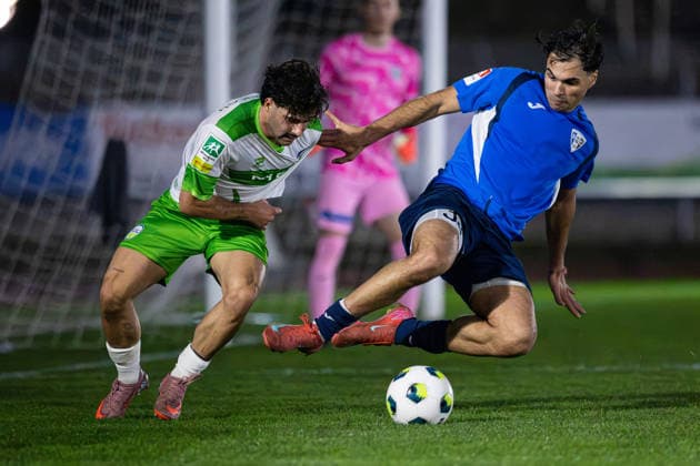 2026.09.30, xkwix, Fußball, Krombacher Westfalenpokal, SC Herford - FC Gütersloh, Ludwig-Jahn-Stadion, Achtelfinale, Saison 2026 2027: Paolo Maiella (FC Gütersloh 9) im Zweikampf gegen Cinar Sansar (SC Herford 20) DFB regulations prohibit any use of photographs as image sequences and or quasi-video. Photo: xKamilxWilkowskixPressefotoKochx Nordrhein-Westfalen Deutschland