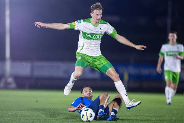 2026.09.30, xkwix, Fußball, Krombacher Westfalenpokal, SC Herford - FC Gütersloh, Ludwig-Jahn-Stadion, Achtelfinale, Saison 2026 2027: Hannes John (FC Gütersloh 25) im Zweikampf gegen Konstantinos Keissoglou (SC Herford 21) DFB regulations prohibit any use of photographs as image sequences and or quasi-video. Photo: xKamilxWilkowskixPressefotoKochx Nordrhein-Westfalen Deutschland