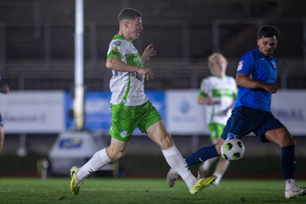 2026.09.30, xkwix, Fußball, Krombacher Westfalenpokal, SC Herford - FC Gütersloh, Ludwig-Jahn-Stadion, Achtelfinale, Saison 2026 2027: Torschuss von Justin Lukas (FC Gütersloh 22) zum Tor zum 0:3 DFB regulations prohibit any use of photographs as image sequences and or quasi-video. Photo: xKamilxWilkowskixPressefotoKochx Nordrhein-Westfalen Deutschland