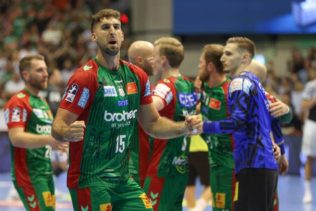 30.09.2026, xgox, Handball Opel HBL, SC Magdeburg - THW Kiel emspor, v.l. Antonio Serradilla Cuenca (Magdeburg, 15) Jubel ueber den Sieg, Jubel nach Spielende Magdeburg