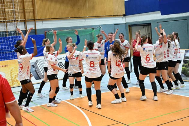 30.09.2026,GER, Handball, Frauen, DHB-Pokal, Saison 2026 2027, 2. Spieltag, HSV Solingen Gräfrath 76 vs. TuS Metzingen die Solingerinnen haben 34:32 gewonnen und freuen sich Solingen Klingenhalle NRW Deutschland Germany Copyright: xNordphoto Meuterx