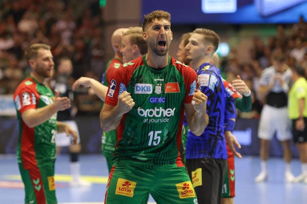 30.09.2026, xgox, Handball Opel HBL, SC Magdeburg - THW Kiel emspor, v.l. Antonio Serradilla Cuenca (Magdeburg, 15) Jubel ueber den Sieg, Jubel nach Spielende Magdeburg