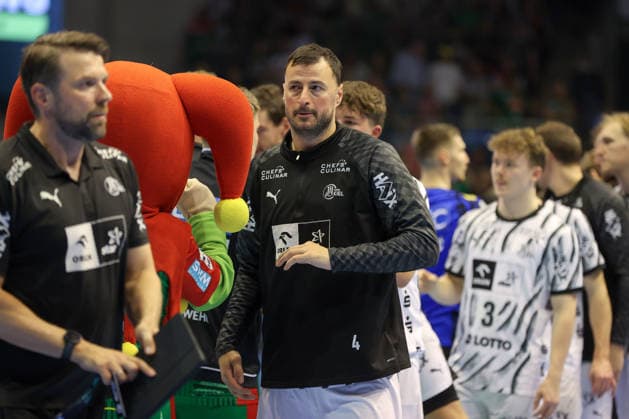 30.09.2026, xgox, Handball Opel HBL, SC Magdeburg - THW Kiel emspor, v.l. Domagoj Duvnjak (Kiel, 4) enttaeuscht, schaut enttaeuscht, niedergeschlagen, disappointed Magdeburg