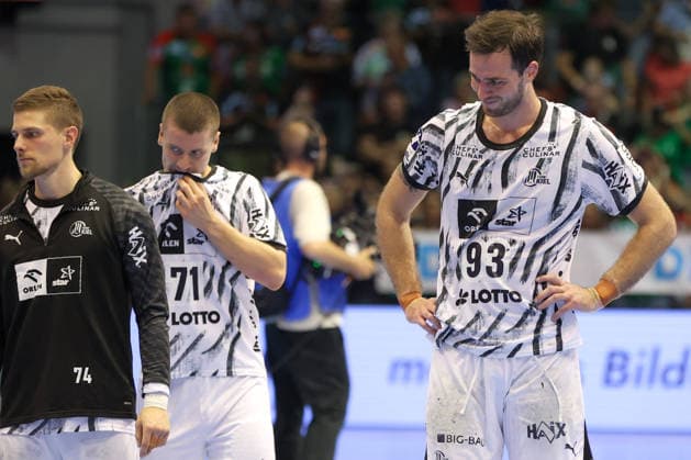 30.09.2026, xgox, Handball Opel HBL, SC Magdeburg - THW Kiel emspor, v.l. Vincent Büchner (Kiel, 74), Elias Ellefsen a Skipagotu (Kiel, 71), Veron Nacinovic (Kiel, 93 enttaeuscht, schaut enttaeuscht, niedergeschlagen, disappointed Magdeburg