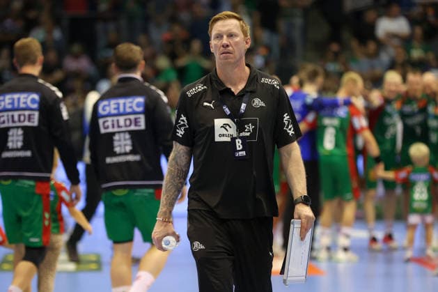 30.09.2026, xgox, Handball Opel HBL, SC Magdeburg - THW Kiel emspor, v.l. Berge Lund (Kiel, Trainer) enttaeuscht, schaut enttaeuscht, niedergeschlagen, disappointed Magdeburg