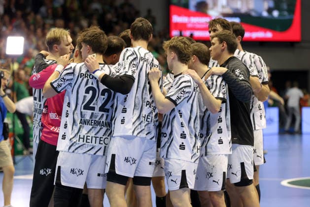 30.09.2026, xgox, Handball Opel HBL, SC Magdeburg - THW Kiel emspor, v.l. Kiel enttaeuscht, schaut enttaeuscht, niedergeschlagen, disappointed Magdeburg