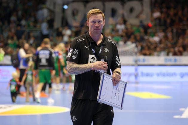 30.09.2026, xgox, Handball Opel HBL, SC Magdeburg - THW Kiel emspor, v.l. Berge Lund (Kiel, Trainer) enttaeuscht, schaut enttaeuscht, niedergeschlagen, disappointed Magdeburg
