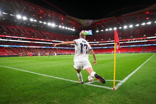 Lisbon, Portugal - September 30: Klara Bühl (FC Bayern München) in action, with the ball during the UEFA Women s Champions League 2026 27, League Phase Matchday 2 match between SL Benfica and FC Bayern Munich on 30 September 24, 2026 in Lisbon, Portugal Copyright: HMBxMedia JoaquimxFerreira