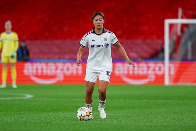 Lisbon, Portugal - September 30: Momoko Tanikawa (FC Bayern München) in action, with the ball during the UEFA Women s Champions League 2026 27, League Phase Matchday 2 match between SL Benfica and FC Bayern Munich on 30 September 24, 2026 in Lisbon, Portugal Copyright: HMBxMedia JoaquimxFerreira