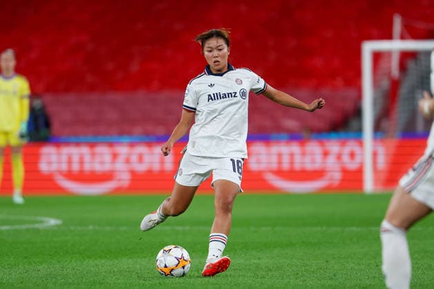 Lisbon, Portugal - September 30: Momoko Tanikawa (FC Bayern München) in action, with the ball during the UEFA Women s Champions League 2026 27, League Phase Matchday 2 match between SL Benfica and FC Bayern Munich on 30 September 24, 2026 in Lisbon, Portugal Copyright: HMBxMedia JoaquimxFerreira