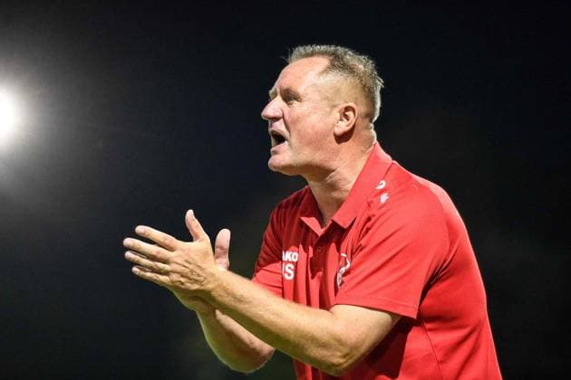 Fußball, SV Haldern - RW Oberhausen ** NUR FÜR REDAKTIONELLE ZWECKE ** EDITORIAL USE ONLY **<p>Trainer Jürgen Stratmann am Spielfeldrand. Im Fußball-Niederrheinpokal spielen SV Haldern gegen RW Oberhausen (schwarze Trikots) im Lindenstadion am Mittwoch, 30.09.2026 in Rees-Haldern. Deutschland NRW Haldern Copyright: MarkusxJoosten