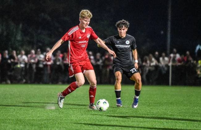 Fußball, SV Haldern - RW Oberhausen ** NUR FÜR REDAKTIONELLE ZWECKE ** EDITORIAL USE ONLY **<p>Im Fußball-Niederrheinpokal spielen SV Haldern gegen RW Oberhausen (schwarze Trikots) im Lindenstadion am Mittwoch, 30.09.2026 in Rees-Haldern. Deutschland NRW Haldern Copyright: MarkusxJoosten