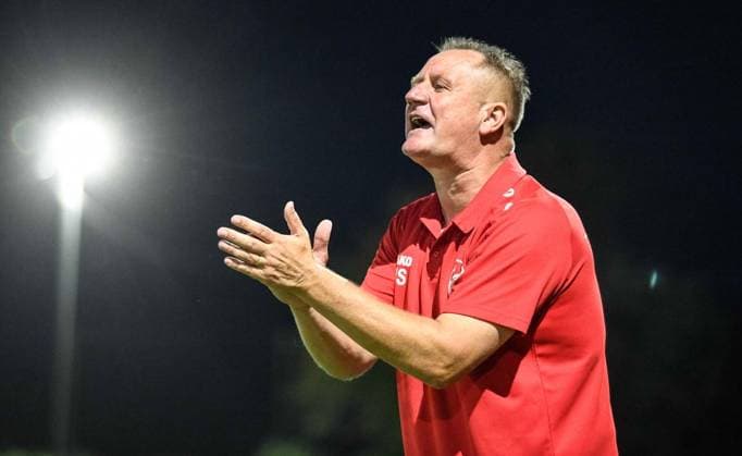 Fußball, SV Haldern - RW Oberhausen ** NUR FÜR REDAKTIONELLE ZWECKE ** EDITORIAL USE ONLY **<p>Trainer Jürgen Stratmann am Spielfeldrand. Im Fußball-Niederrheinpokal spielen SV Haldern gegen RW Oberhausen (schwarze Trikots) im Lindenstadion am Mittwoch, 30.09.2026 in Rees-Haldern. Deutschland NRW Haldern Copyright: MarkusxJoosten