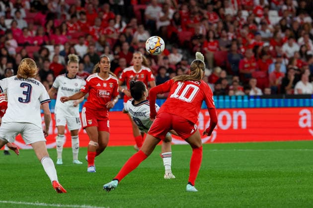 Lisbon, Portugal - September 30: Jovana DamnjanovicÌ (FC Bayern München) in action, with the ball during the UEFA Women s Champions League 2026 27, League Phase Matchday 2 match between SL Benfica and FC Bayern Munich on 30 September 24, 2026 in Lisbon, Portugal Copyright: HMBxMedia JoaquimxFerreira