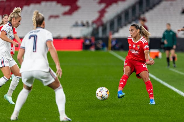 September 30, 2026, Lisbon, Lisbon, Portugal: Lucia Alves of SL Benfica passes the ball during the UEFA Womens Champions League 2026 27 League Group match between SL Benfica and FC Bayern Munchen at Estadio da Luz on September 30, 2026 in Lisbon, Portugal. Lisbon Portugal - ZUMAs391 20260930_znp_s391_013 Copyright: xCarlosxSilvax