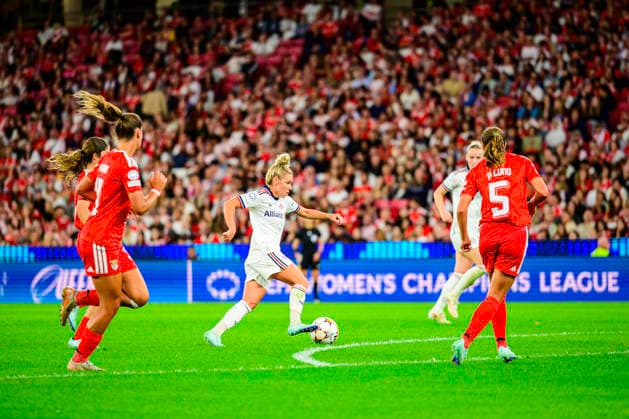 September 30, 2026, Lisbon, Lisbon, Portugal: Linda Dallmann of Bayern Munchen in control of the ball during the UEFA Womens Champions League match between SL Benfica and Bayern Munchen at the EstoÂ¡dio da Luz on September 30, 2026 in Lisbon, Portugal. Lisbon Portugal - ZUMAr200 20260930_zsp_r200_022 Copyright: xNunoxReisinhox